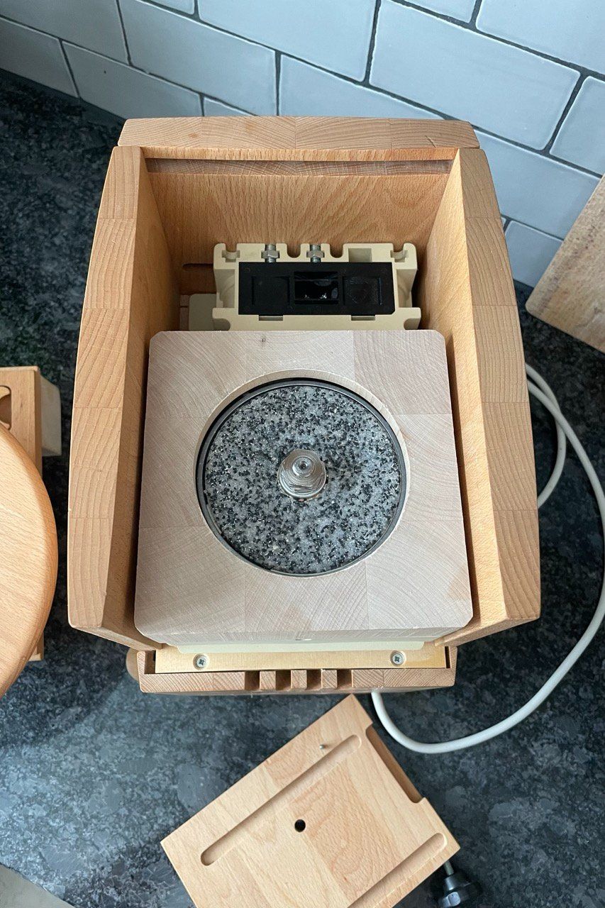 Küchengeräte: Getreidemühle und Flocker Schnitzer VARIO – Gebraucht aus Domat/Ems von LUEcardo 9