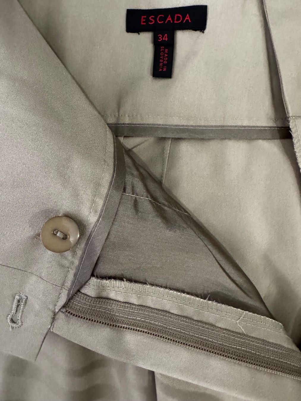 Escada Pantalons: Short Escada – Neuf (Voir description) à Echichens par unideks 3