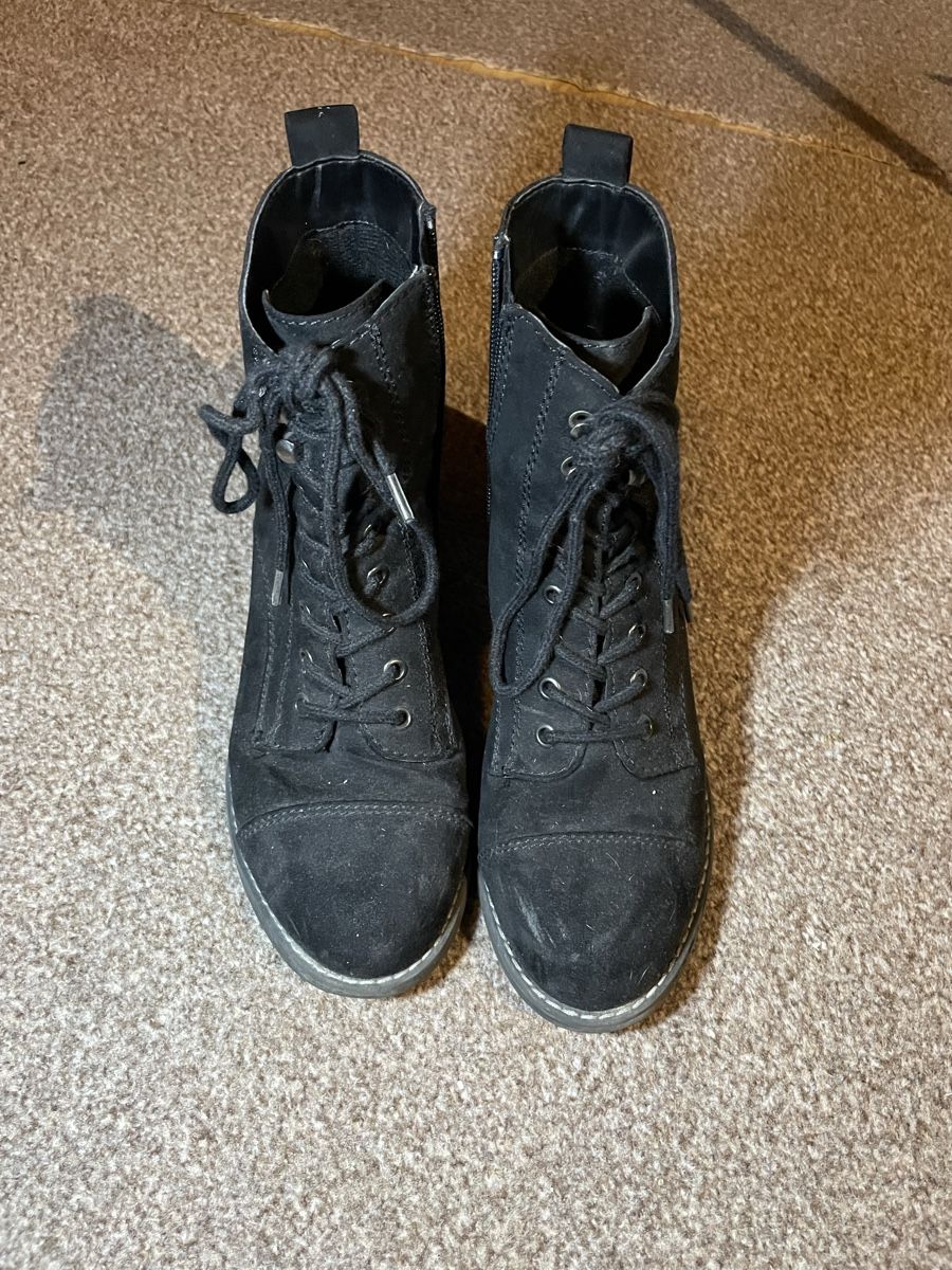 Dosenbach Scarpe da donna: Bottines noires à lacets – Usato da St-Légier-Chiésaz venduto da Athenae