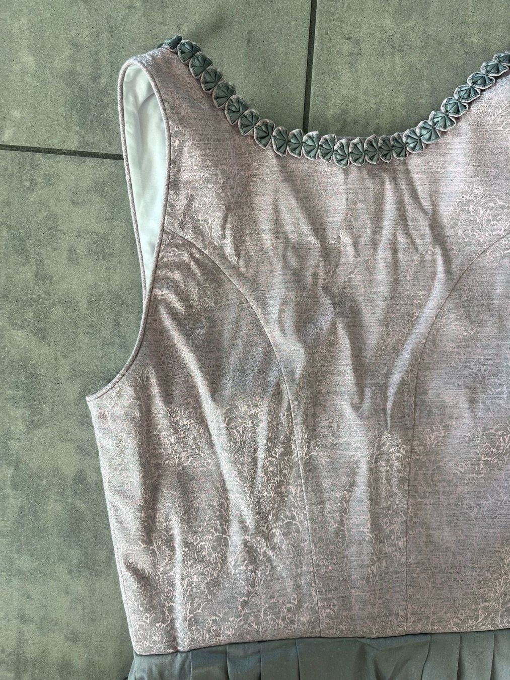 Costumi: TRACHTEN DEISER Dirndl + Schürze Pastell – Nuovo (secondo la descrizione) da Otelfingen venduto da Denis_ZH 2