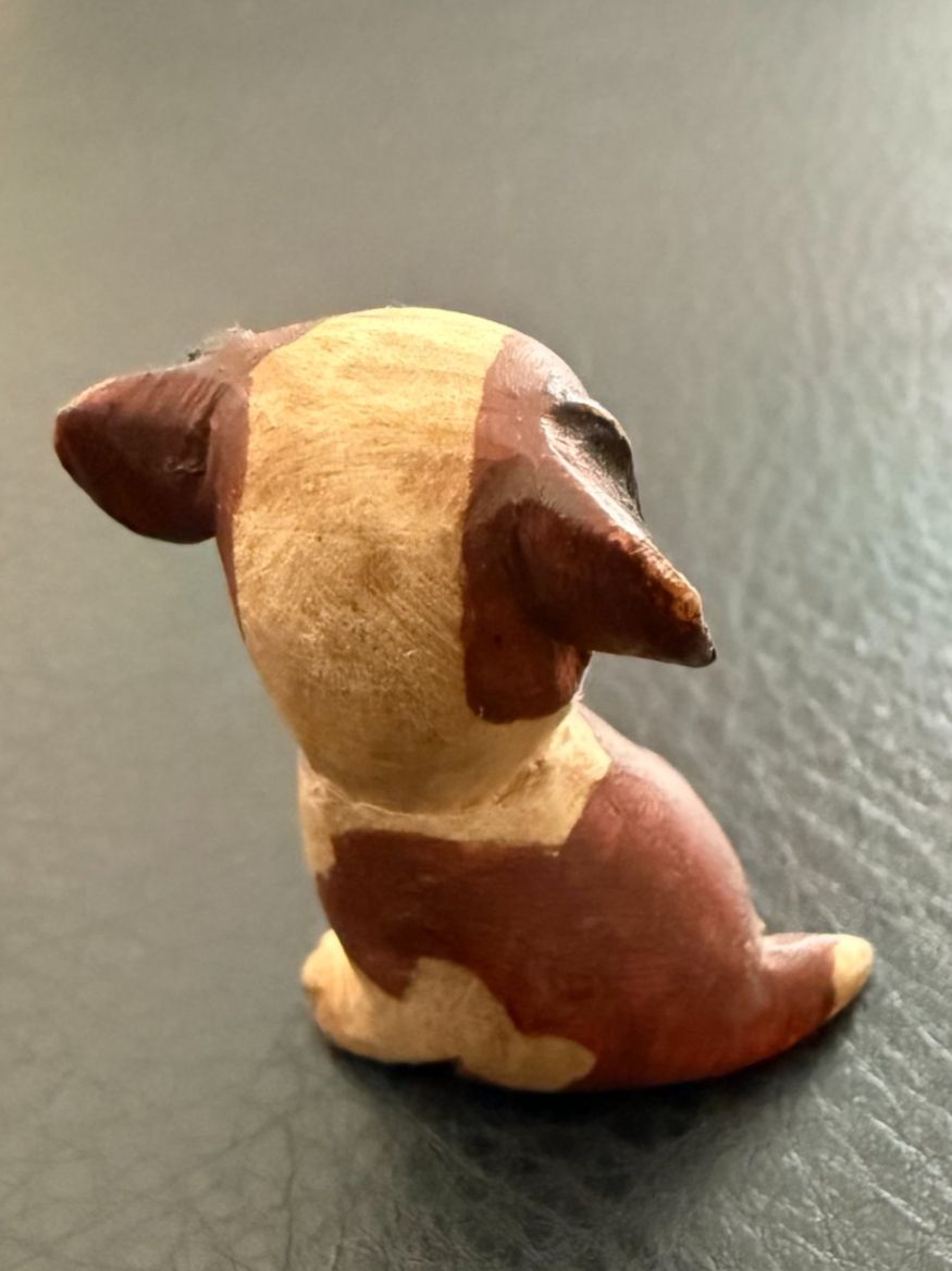 Statuette: kleiner Hund hangeschnitzt – Usato da Subingen venduto da ArtBead 3