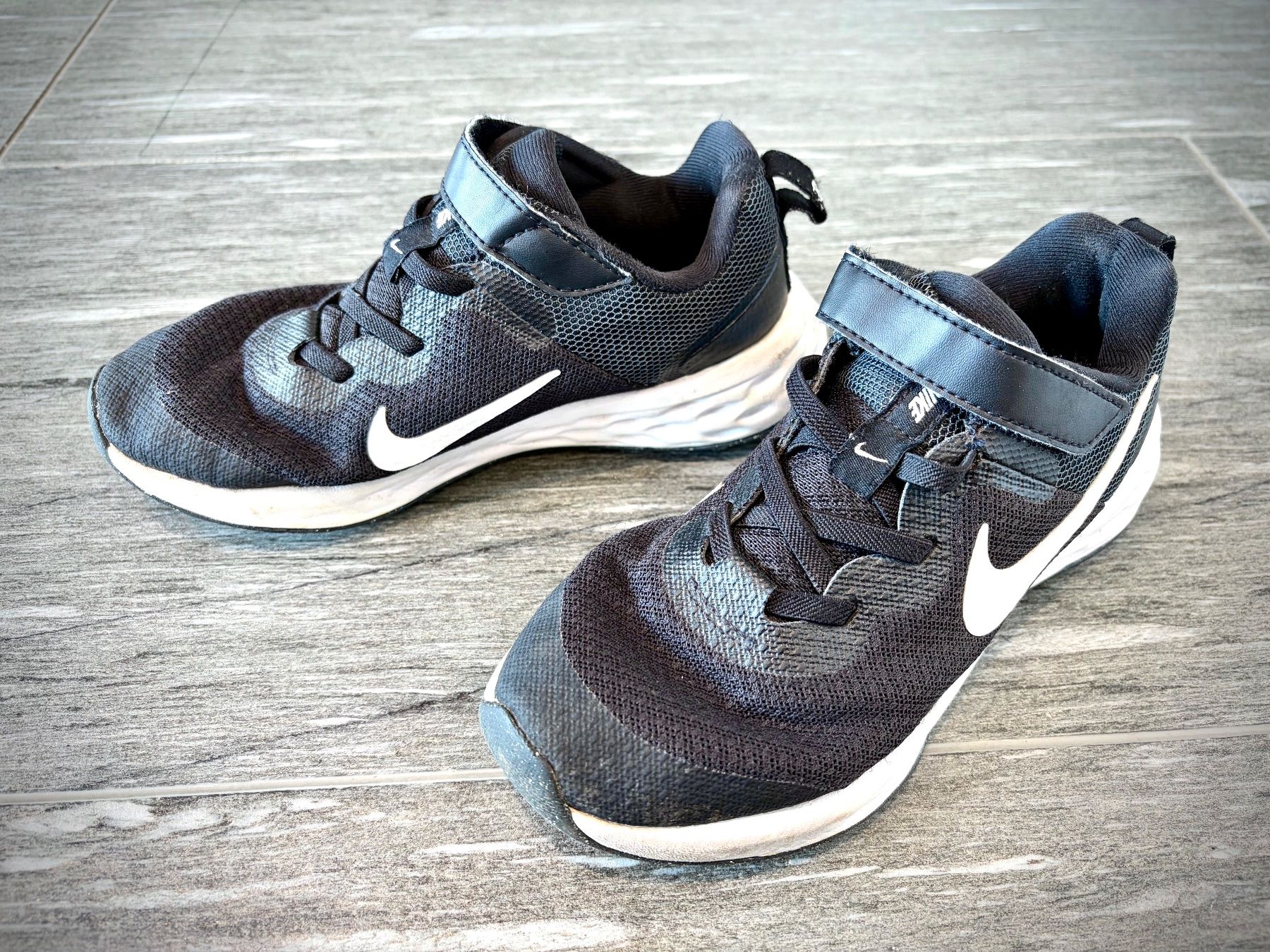 Nike Scarpe per ragazzi: Nike Kinderturnschuhe Grösse 32 – Usato da Opfikon venduto da funky-monkey