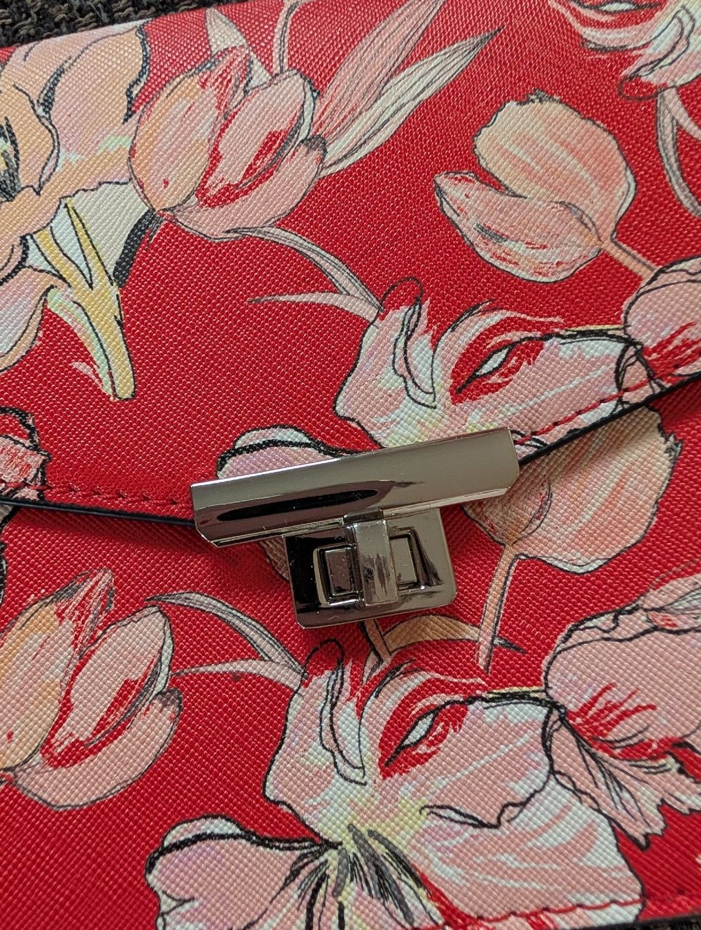 Mango Borse da donna: Mango Umhängetasche, rot mit Blumenmuster, top – Usato da Nänikon venduto da Haexli_70 1