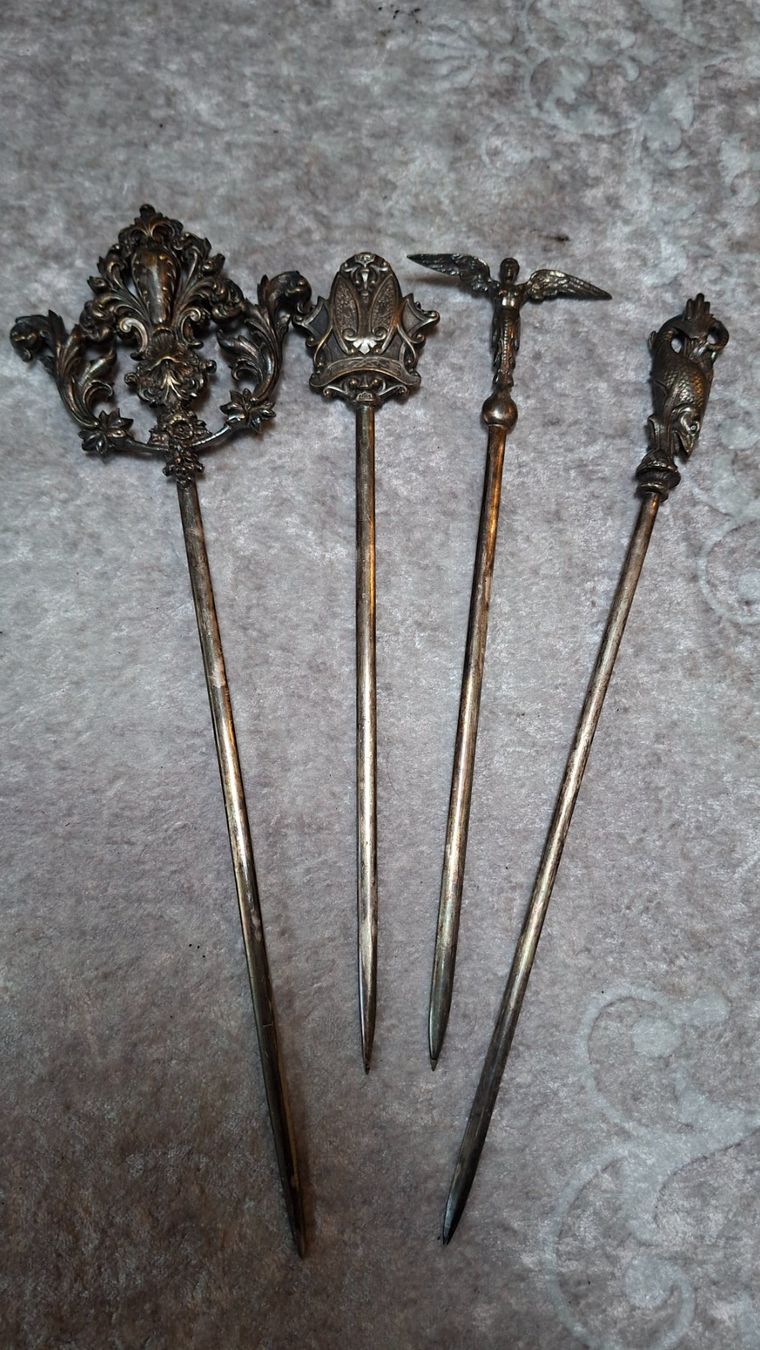 Couverts: 4 Anitke Fleischspiesse – D'occasion à Konolfingen par pri304