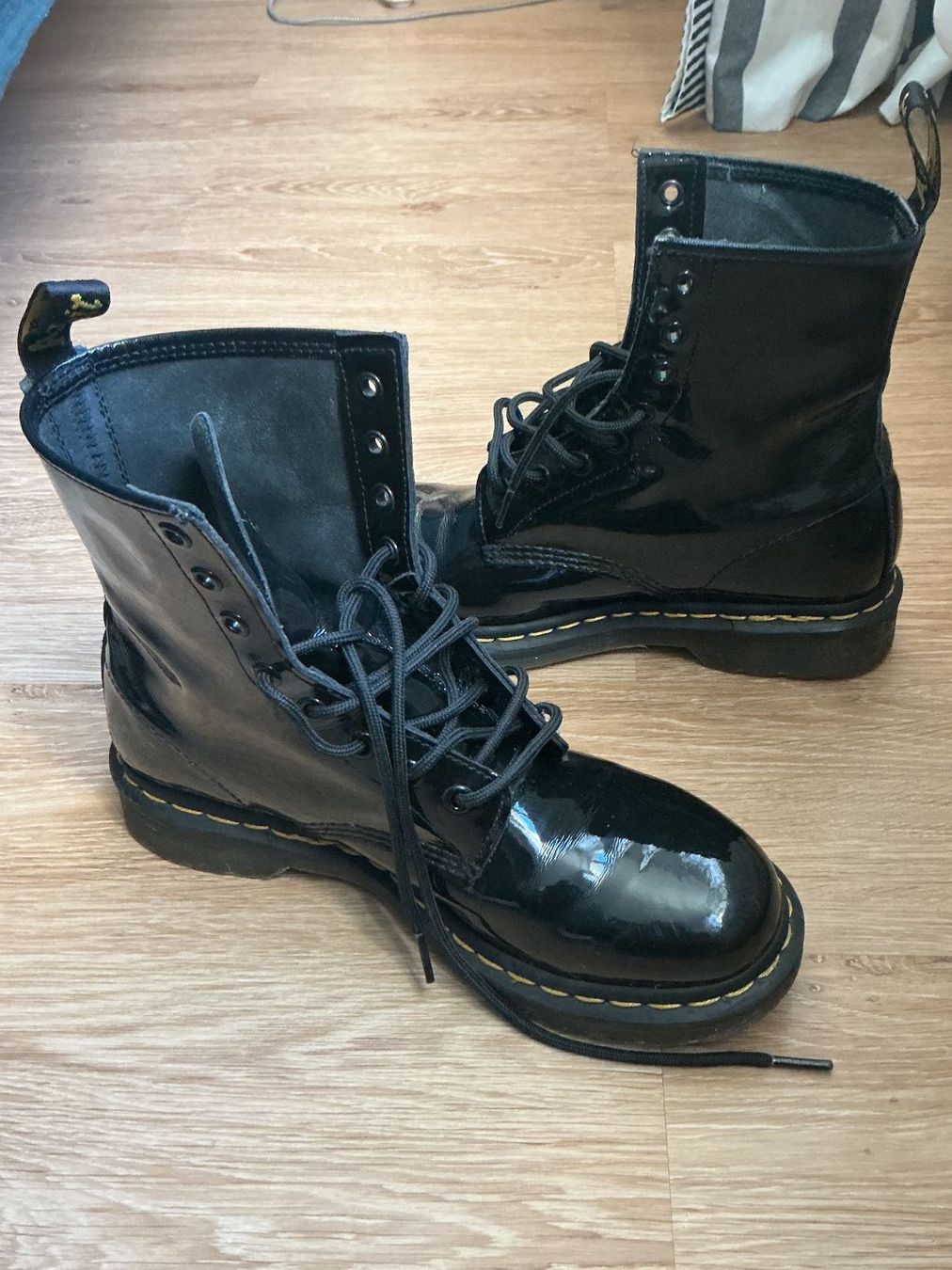 Dr. Martens Herrenschuhe: Dr. Martens Boots Kunstleder glänzend – Gebraucht aus Zürich von vesieber 3