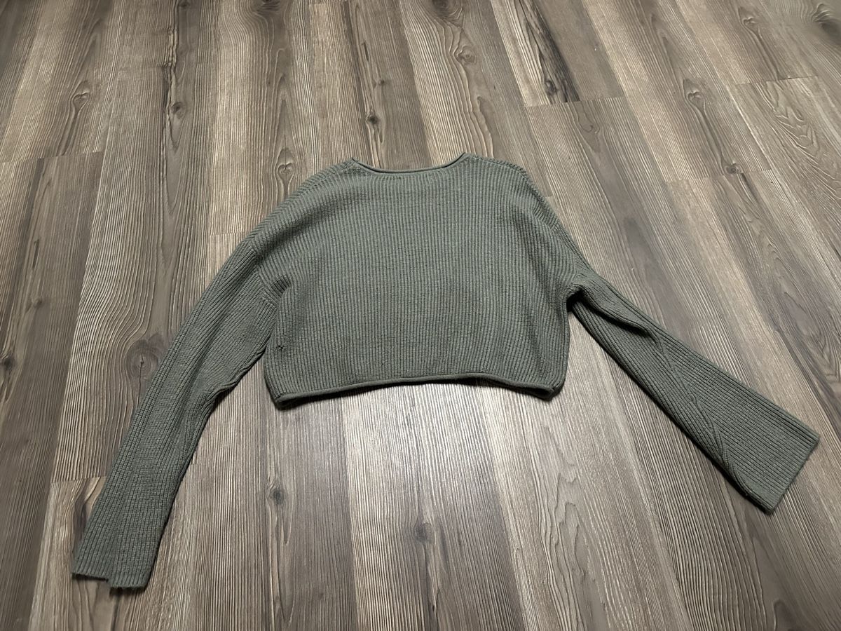 Pull&Bear Maglioni & Felpe: Pullover Pull&Bear grün Gr. XS mit kleinem Loch – Usato da Schaanwald venduto da ael248 2