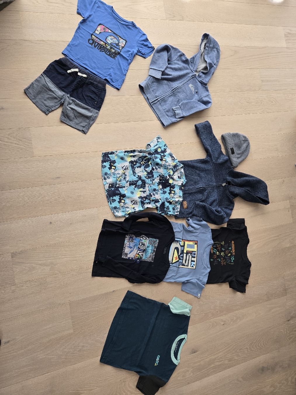 Quiksilver Lotti & Set di vestiti: Quiksilver-Set Kinder, 10-Teilig, Gr.4-6 – Usato da Münsingen venduto da Nik010