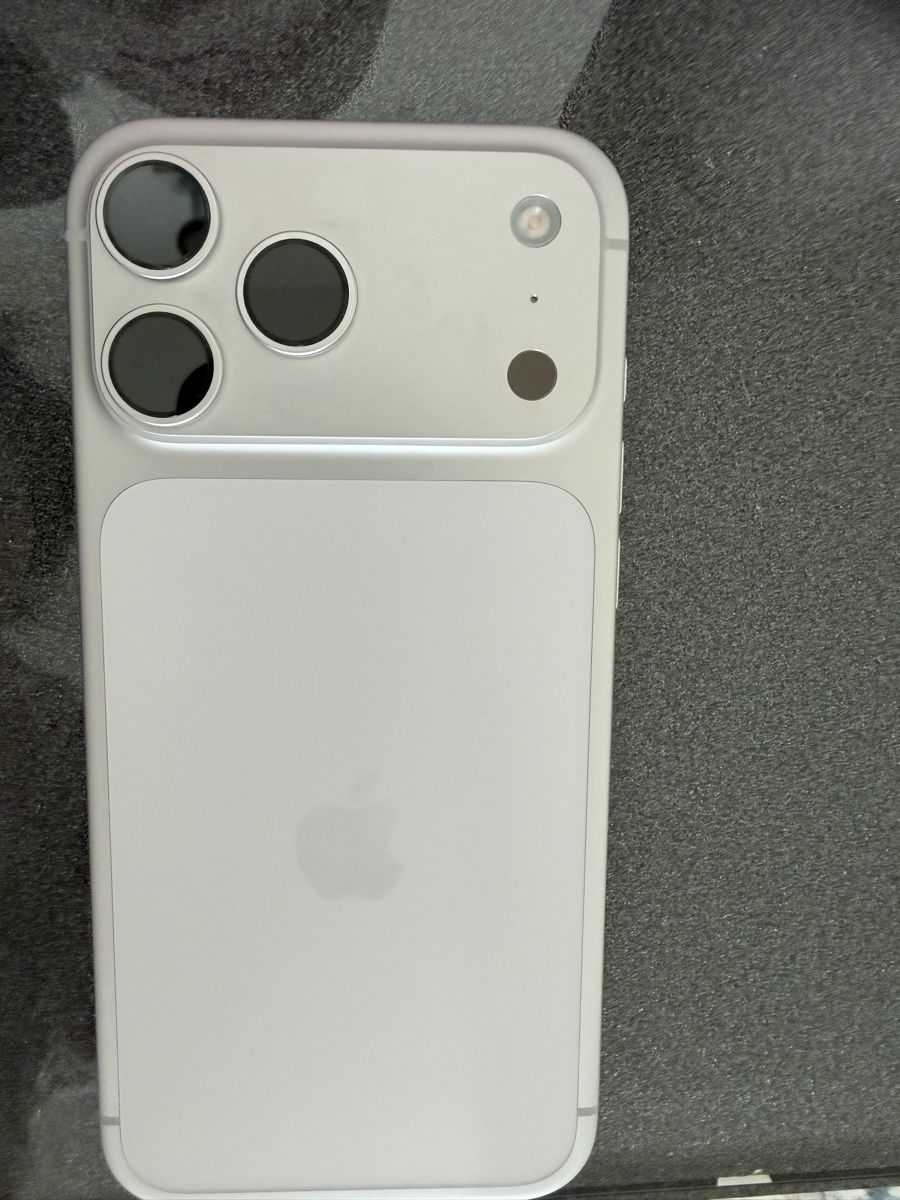 Apple Telefoni cellulari / Smartphones: iPhone 17 Pro Max 512 GB cracked screen  – Usato da Mies venduto da LeylaMa