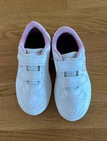 Turnschuhe 28