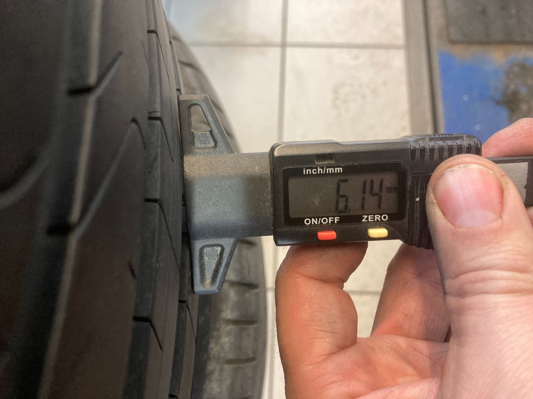 Pirelli Pneumatici & Ruote complete: 235/50R19 Pirelli Sommerpneu – Usato da Cham venduto da WB2223