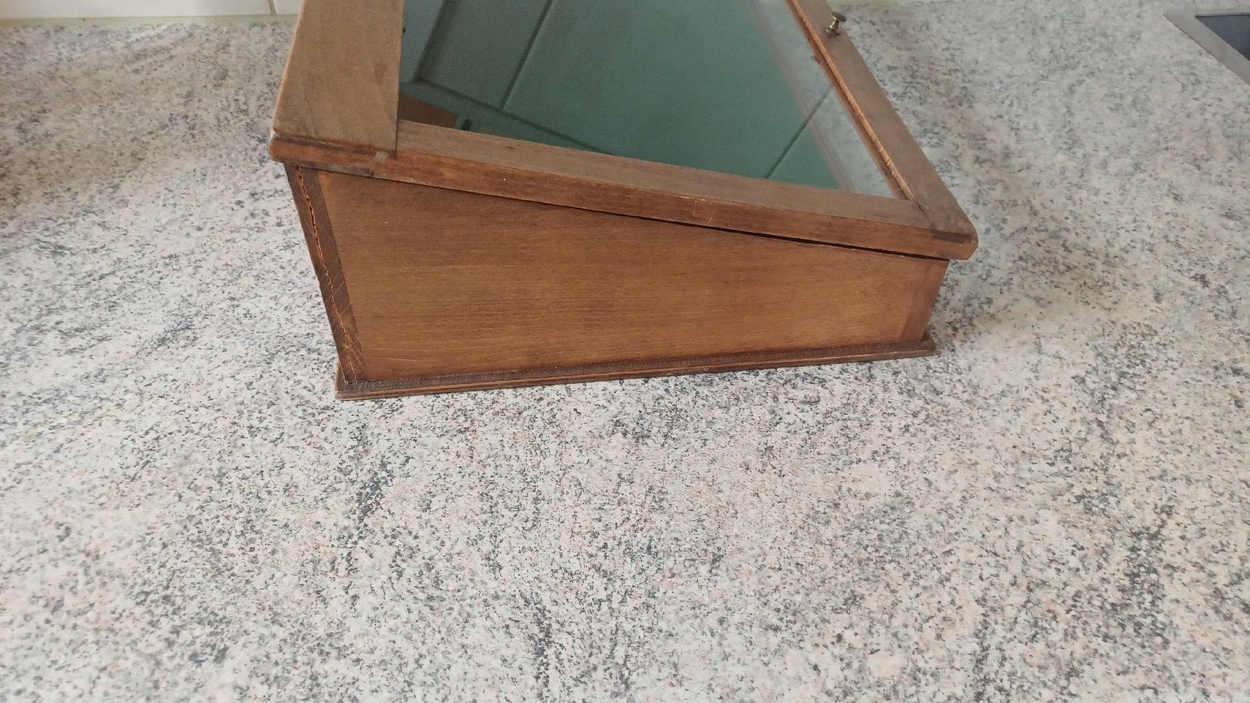 Vetrine: kleine Schräg Vitrine  – Usato da Flawil venduto da Naphtali 5