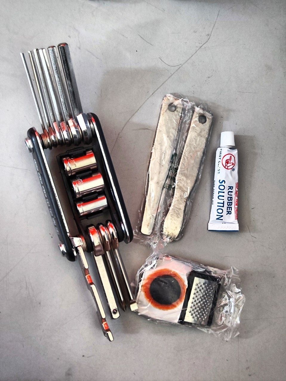 Tutti gli attrezzi: Multi-tool Bicycle Repair Kit with Tire Levers Glue – Nuovo (secondo la descrizione) da Grindelwald venduto da vla_z6zz 4