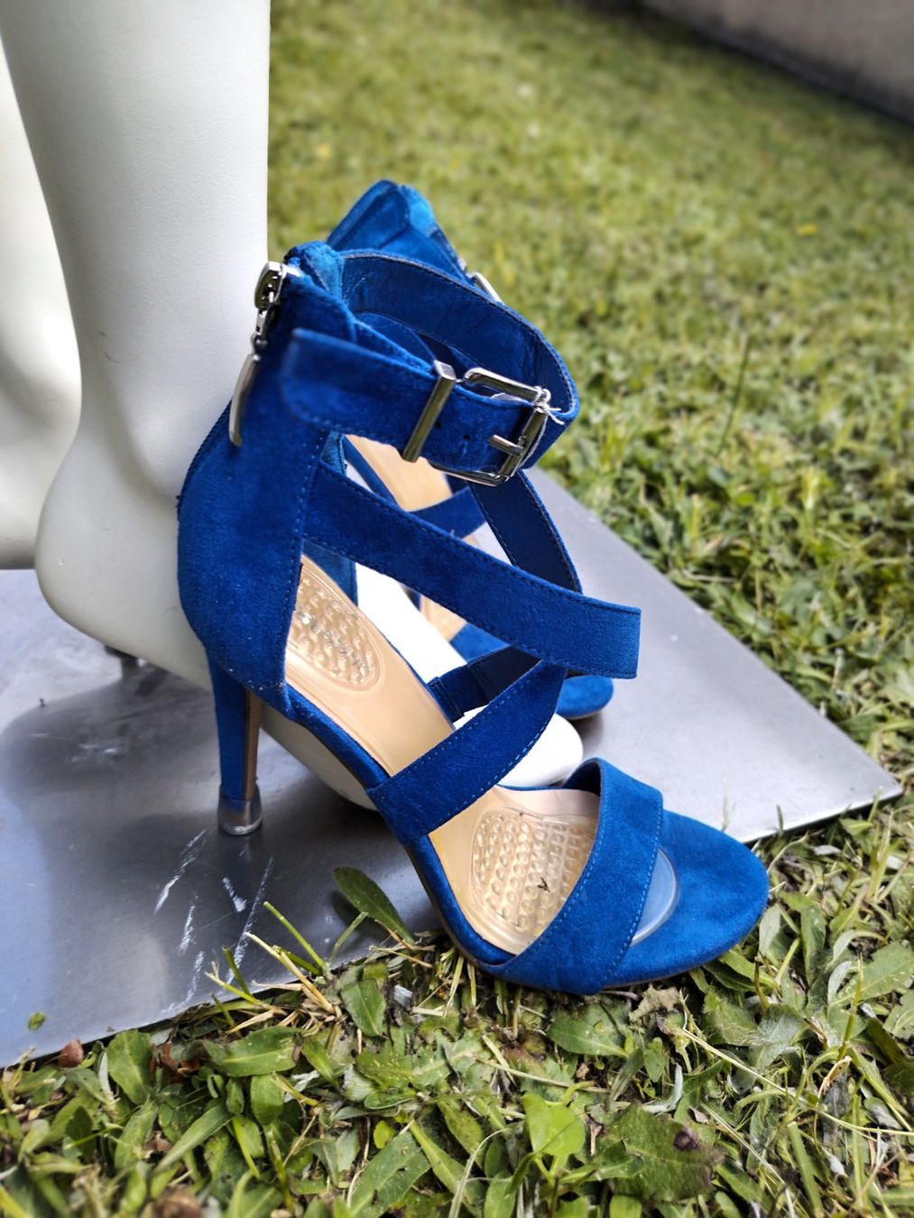 Scarpe da donna: Damen Pumps, Blau, Gr. 37 – Nuovo (secondo la descrizione) da STEFFISBURG venduto da Sumerstorm 1