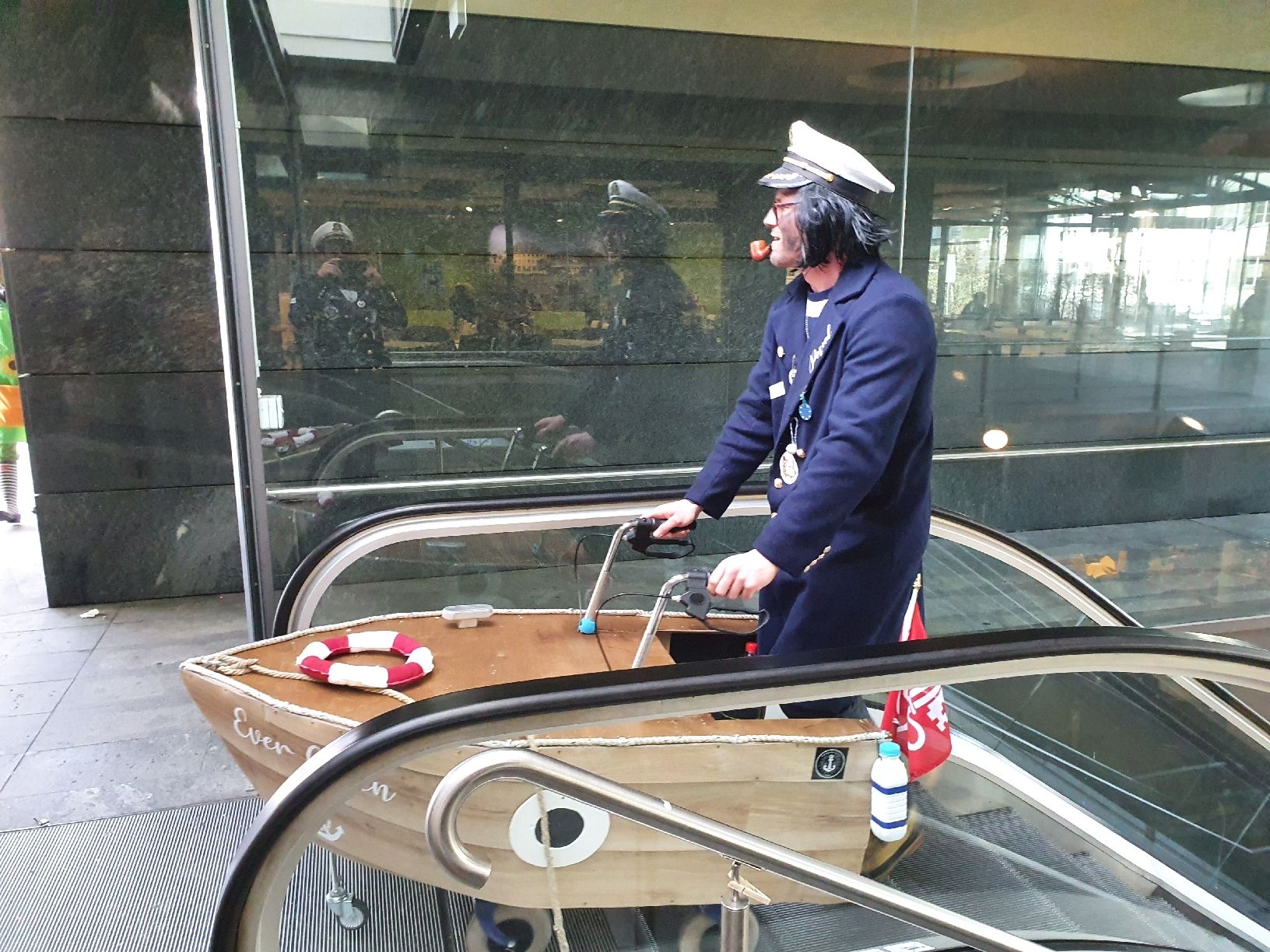 Costumi: Fasnacht Schiff mit Rollator – Usato da Buochs venduto da B1B