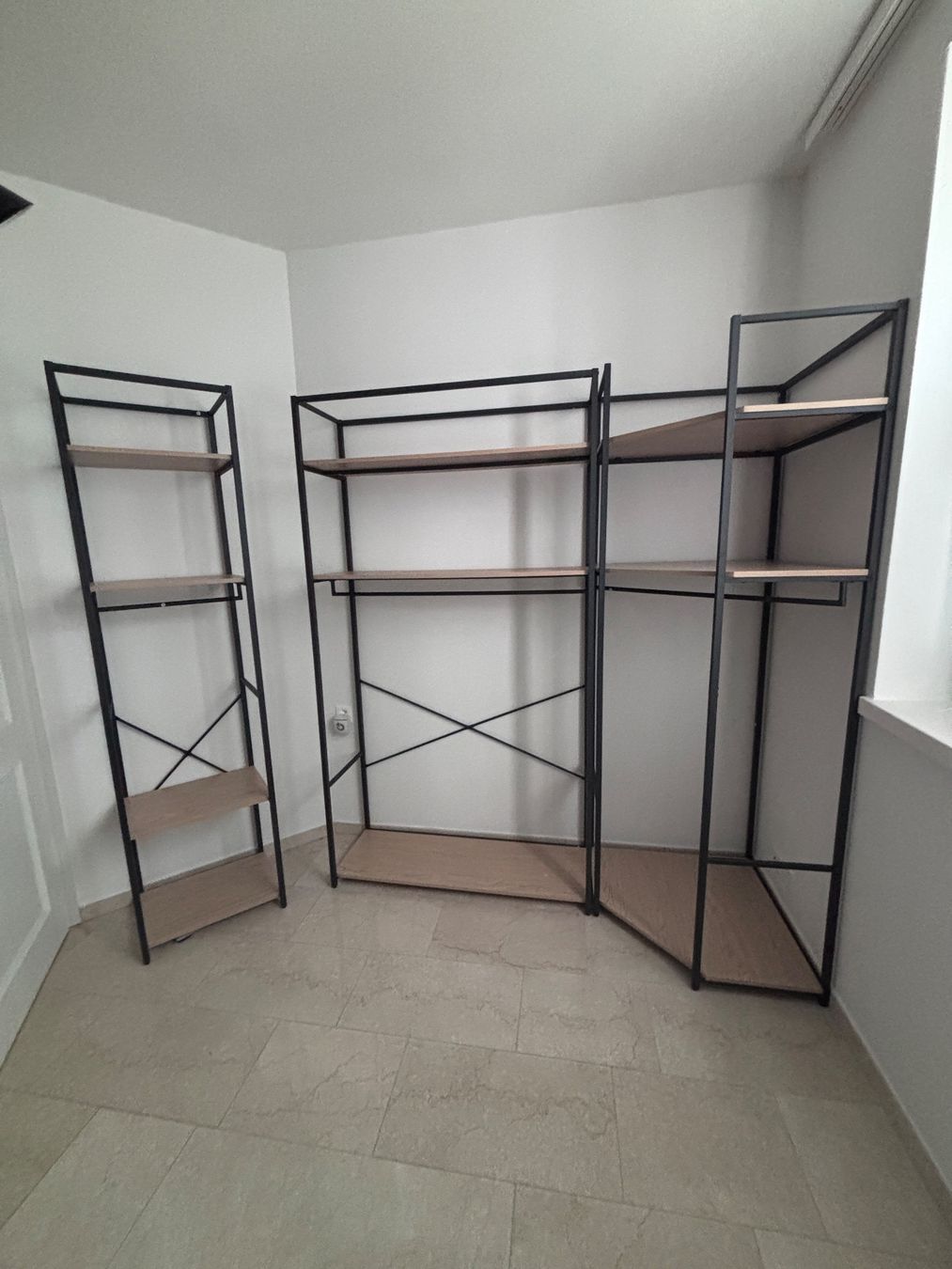 Armadi: Tolles flexibles Dressing mit 2m Höhe – Usato da Rafz venduto da vep2018