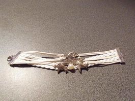 Armband weiss/ver. Stränge/Anhänger, Lebensbaum