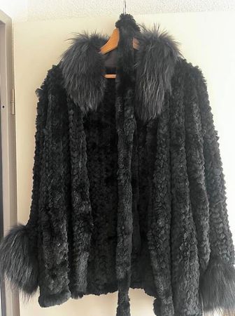 Echt Pelz Mantel schwarz Grösse M