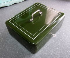 Vintage Stahl-Geldkassette, grün, Münzeinlage, Schlüssel