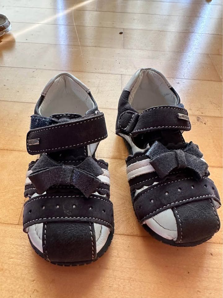 Scarpe per ragazze: Sandalen Grösse 19 – Usato da Zollikofen venduto da Taximan89