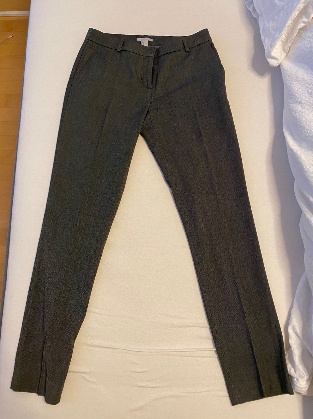H&M Pantaloni: Graue Anzugshose – Usato da Zürich venduto da yae56