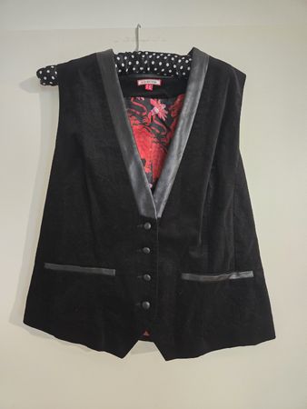 Joe Browns Weste Gr. 42, Kunstleder und coolem Innenfutter
