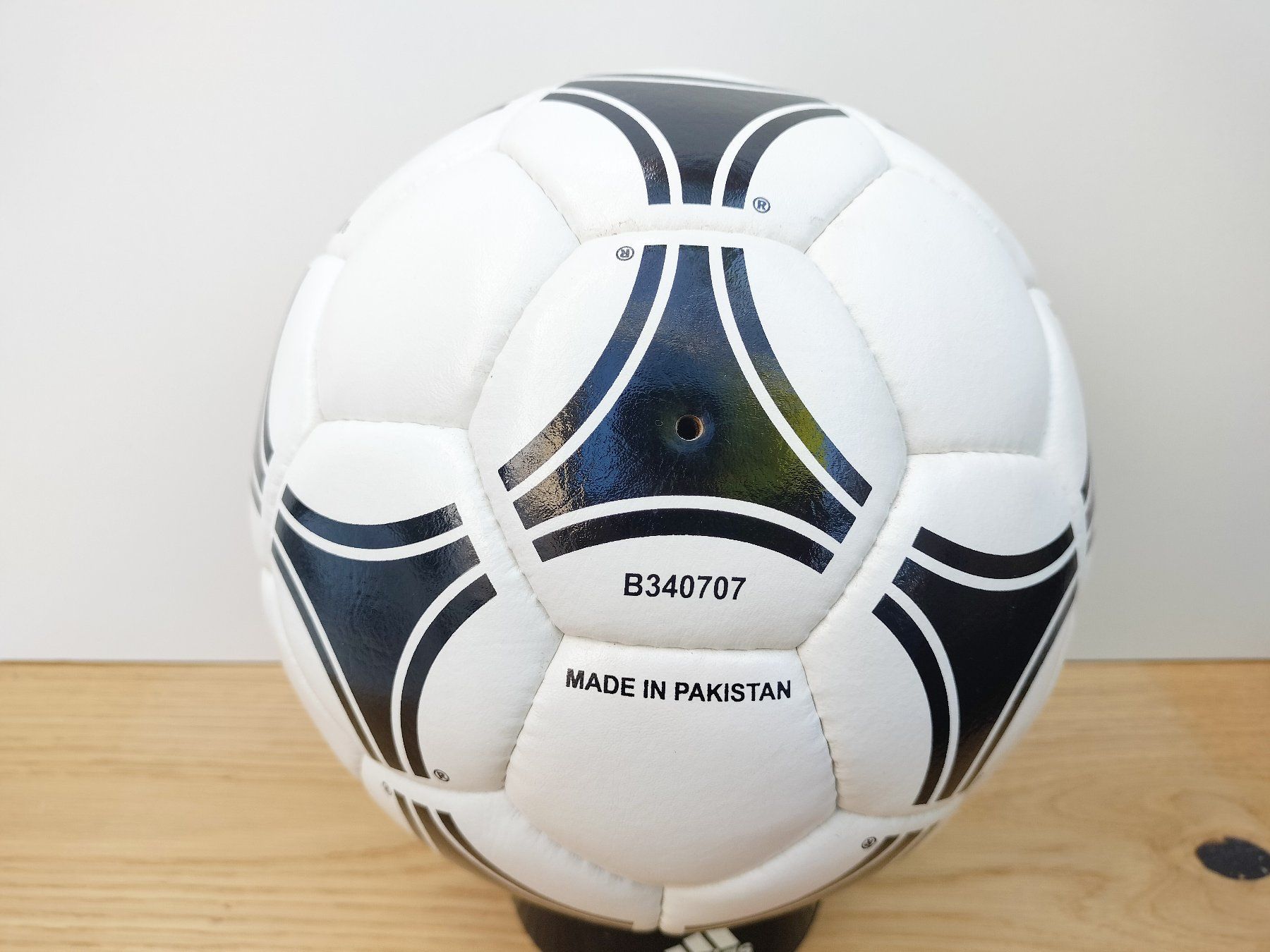 Adidas Bälle: Original Adidas Matchball EM 1984 – Gebraucht aus Wil SG von kaizzen 5
