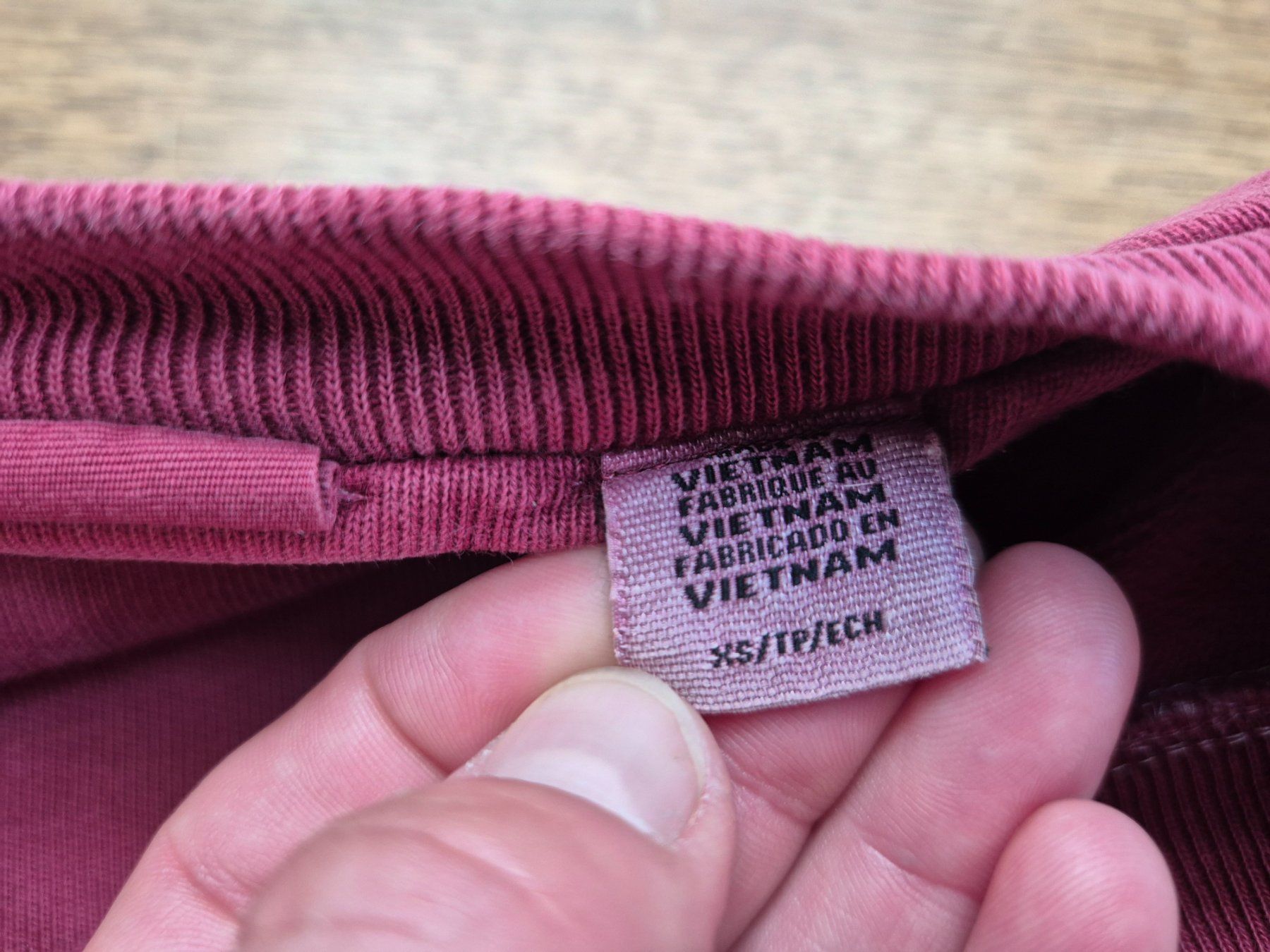 Levi's Pullover & Sweatshirts: Levis dark red sweater size XS – Gebraucht aus Zürich von mon_attitude 2