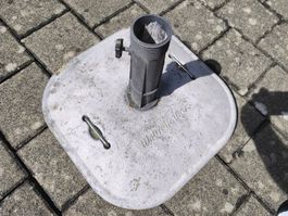 Sonnenschirmständer Beton eckig guter Zustand