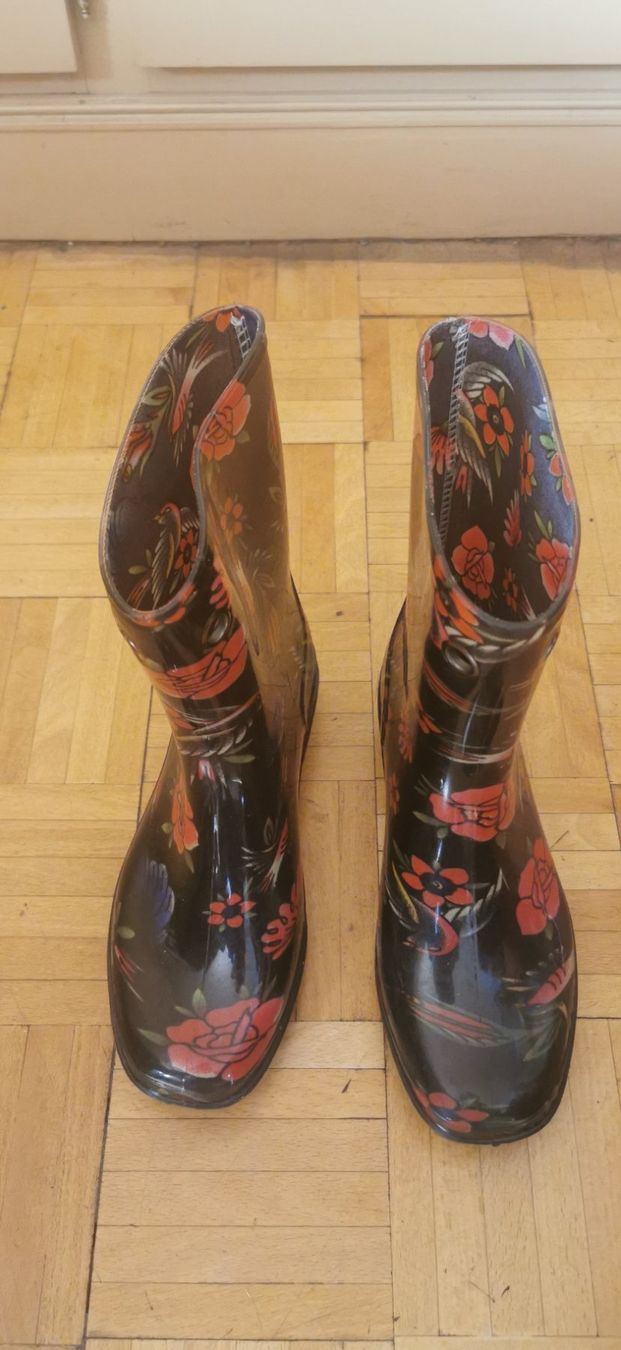 Scarpe da donna: Bottes de pluie fleurs – Usato da Genève venduto da vins50