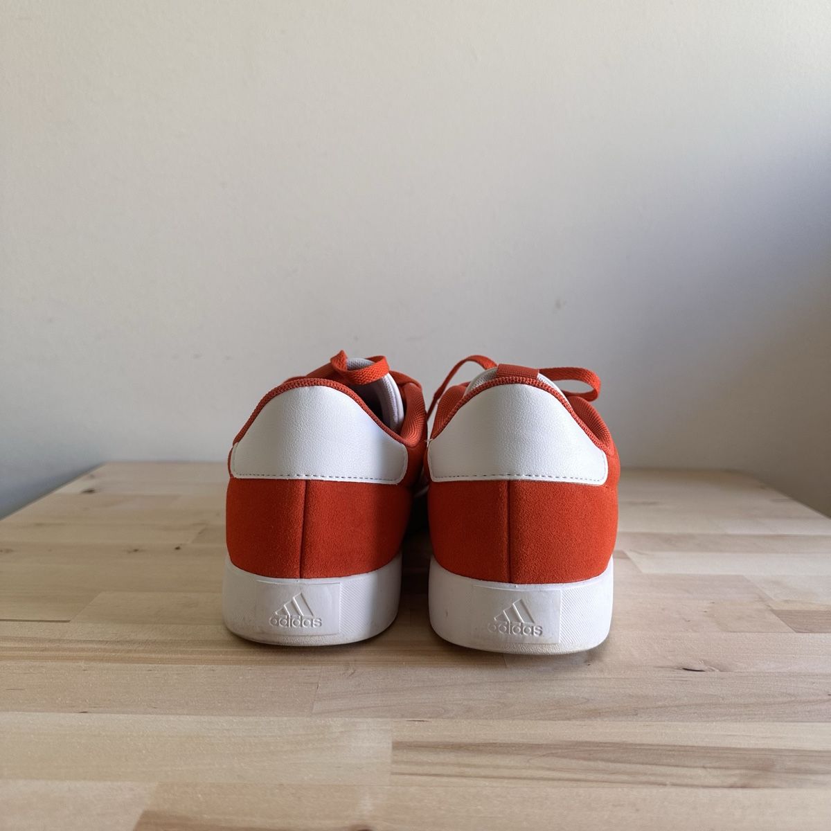 Adidas Herrenschuhe: Adidas Sneaker orange/weiss Grösse 45 – Neu (gemäss Beschreibung) aus Zürich von Mr.T23 5