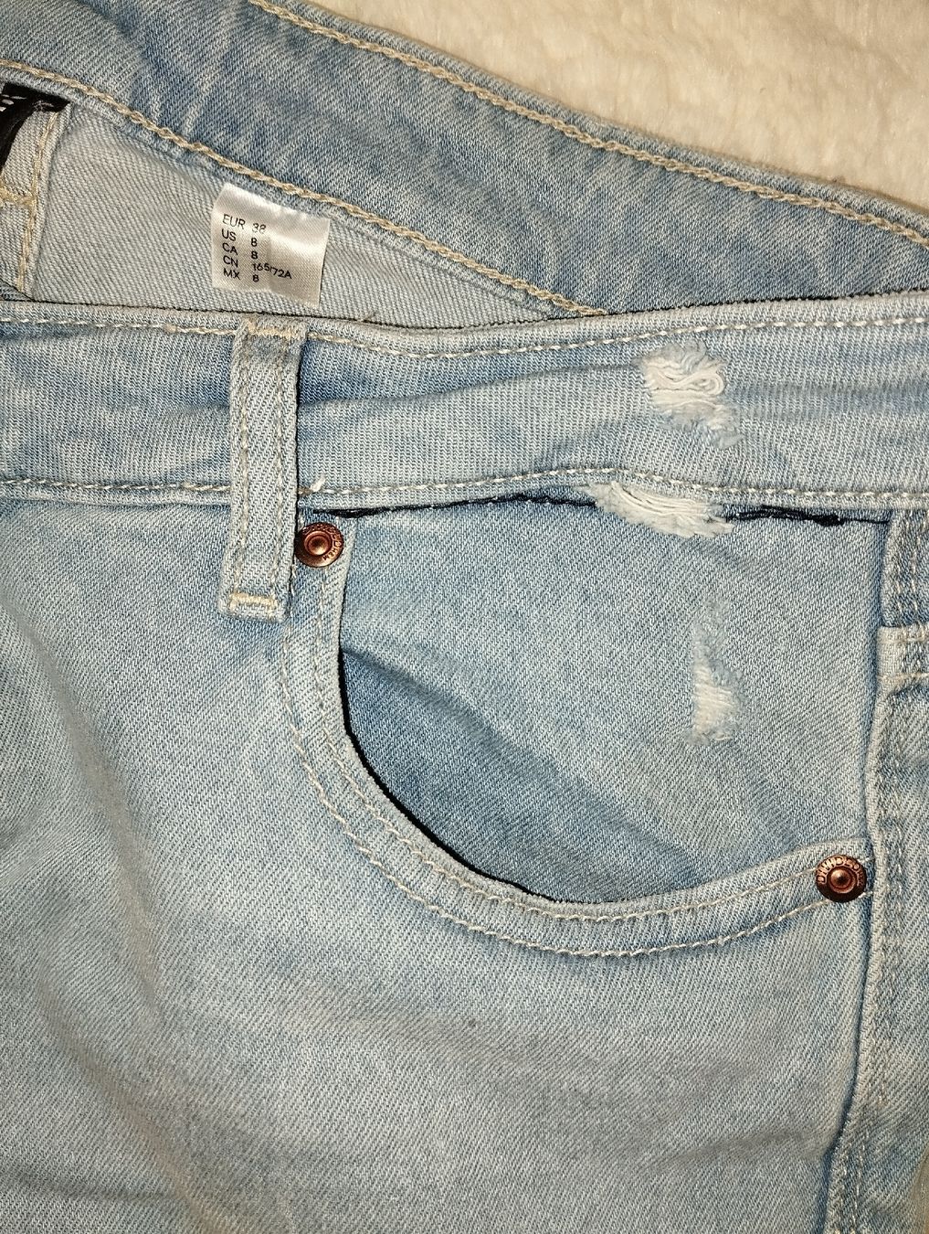 H&M Jeans: h&m hellblaue Jeans gr.M – Usato da Zürich venduto da Leders 3