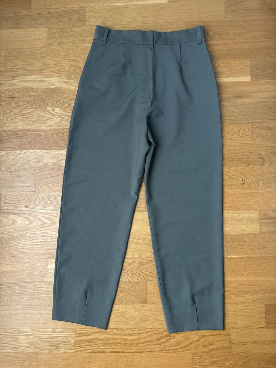 Maje Pantaloni: Maje Hose olivegrün 36 – Nuovo (secondo la descrizione) da Zürich venduto da inf_86my 1