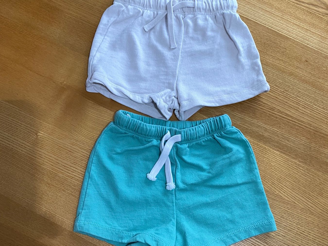 H&M Pantaloni: Shorts Gr 74 von H&M – Nuovo (secondo la descrizione) da Allschwil venduto da yvo-sch