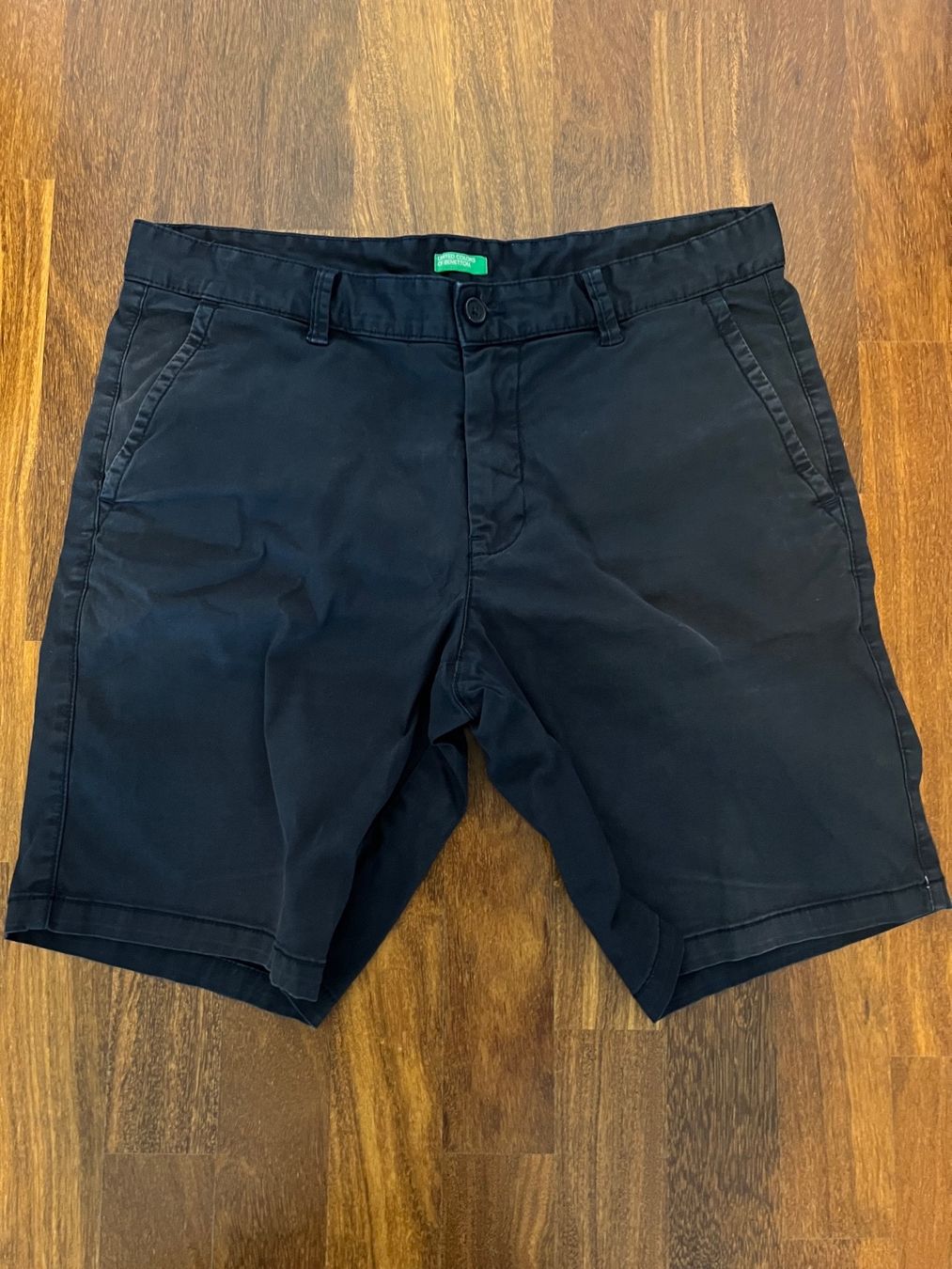 Benetton Pantaloni: Benetton Shorts, Gr. 48 – Usato da Zürich venduto da Linde1039