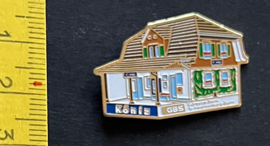 Swiss Placchette & Badge: Köniz BE Bahnhofhäuschen/ Pin – Usato da Ostermundigen venduto da DaxKarten-75