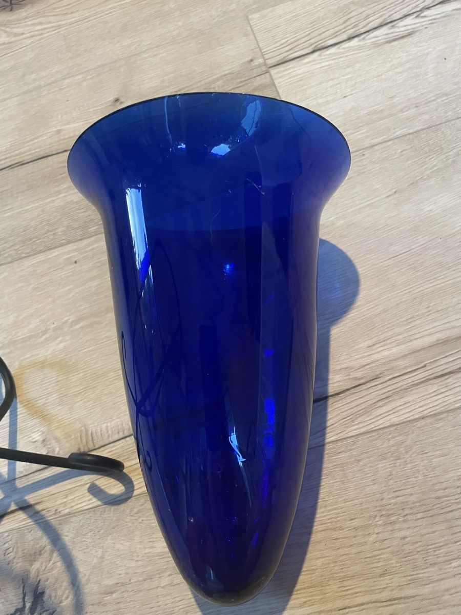 Vasen & Gefässe: Vase blaues Glas mit Metallständer – Gebraucht aus St. Margrethen SG von ale_vw2d 2