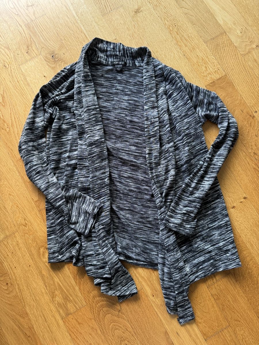 Jacken: AMISU Cardigan Grösse S – Gebraucht aus Davos Wolfgang von glo_6dm2