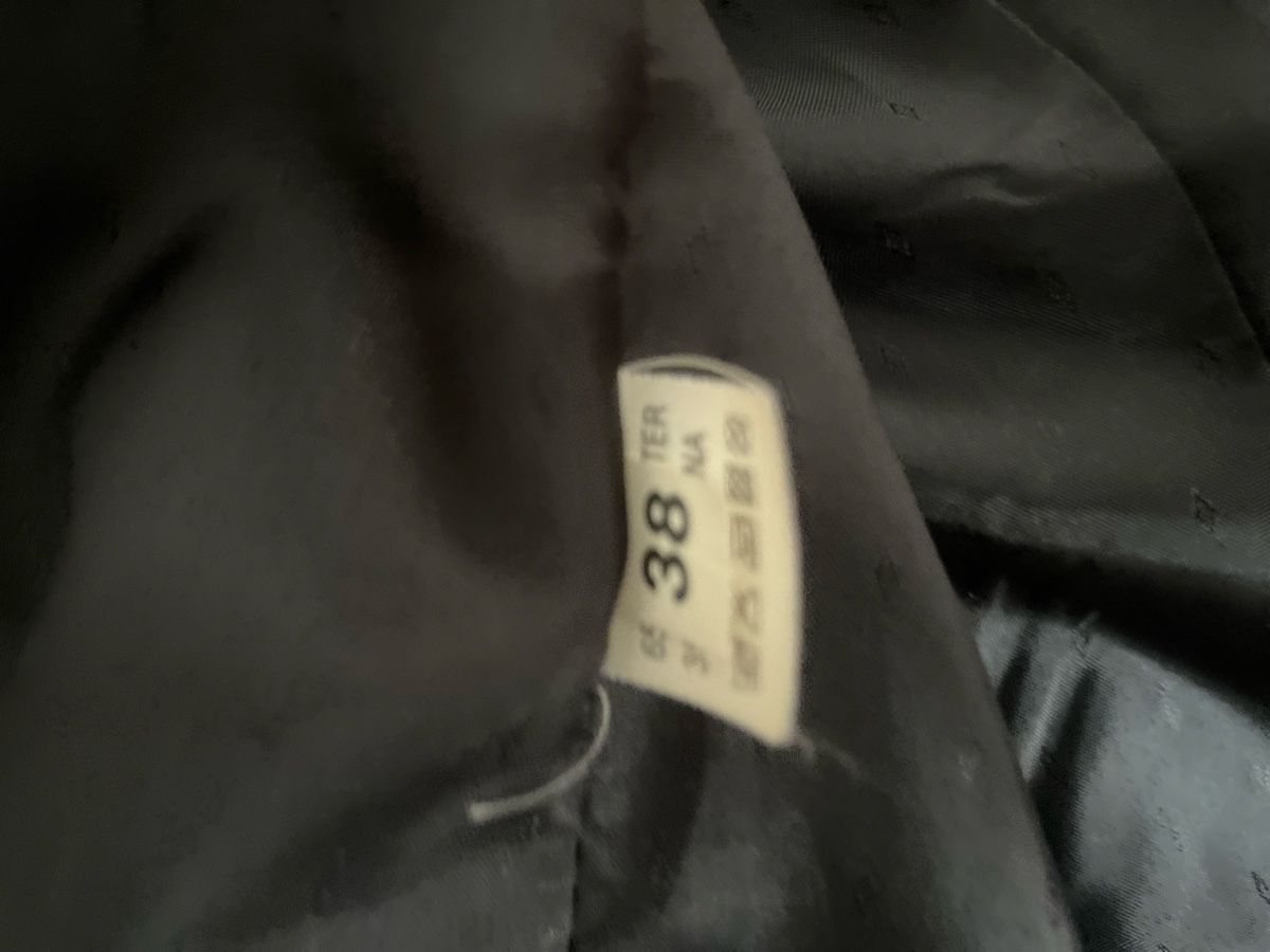 Jacken: Eleganter Damenblazer Gr. 38 dunkelgrau tailliert – Gebraucht aus Zürich von Maggi1980 2