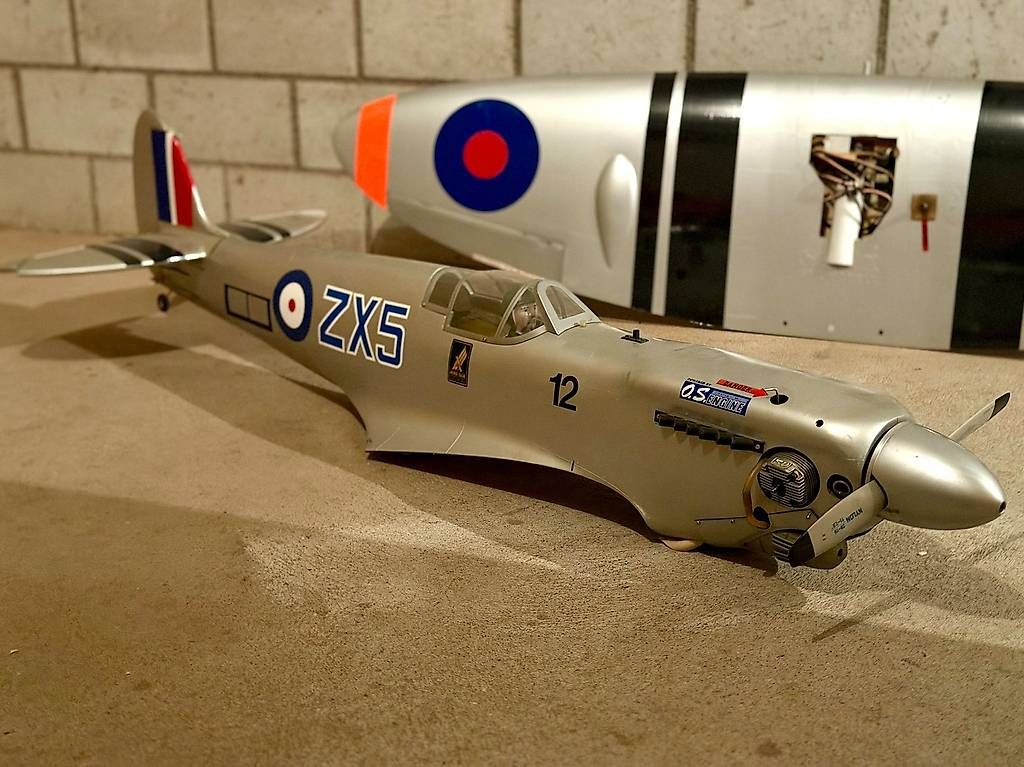 Modellismo RC: Modellflugzeug - Spitfire – Usato da Wil SG venduto da JoRaHa