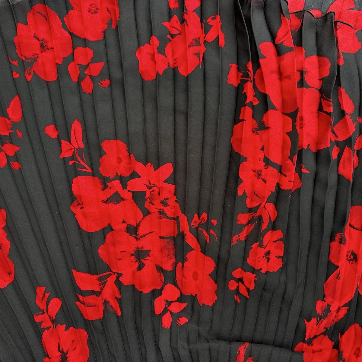 H&M Gonne: Schwarzer Plissee-Rock mit Blumenmuster, Größe 38 – Usato da Zürich venduto da zor_9n5z 2