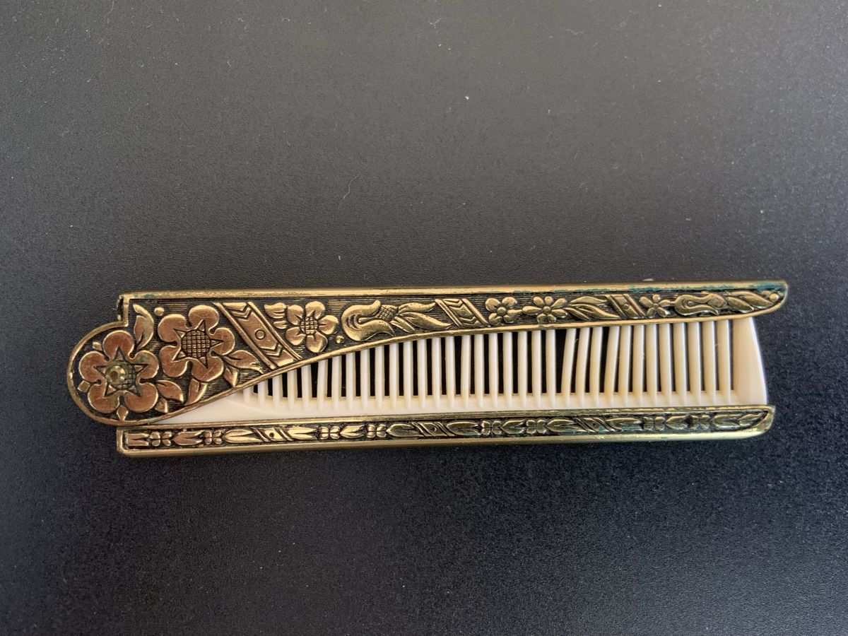 Sonstige Haarpflege: Vintage Klappkamm  – Gebraucht aus Riehen von 4dog