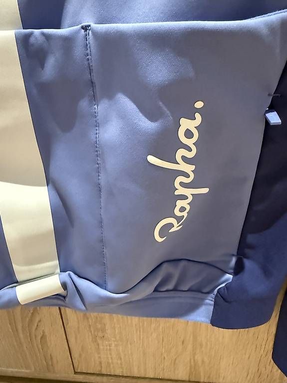 Jacken: Rapha Frauen Winterjacke  – Gebraucht aus Bühler von dal_zvt5 4