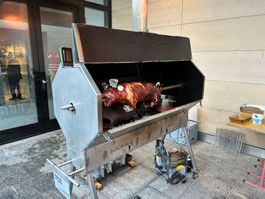 Offerte für Miete XXL Spanferkelgrill inkl Reinigung