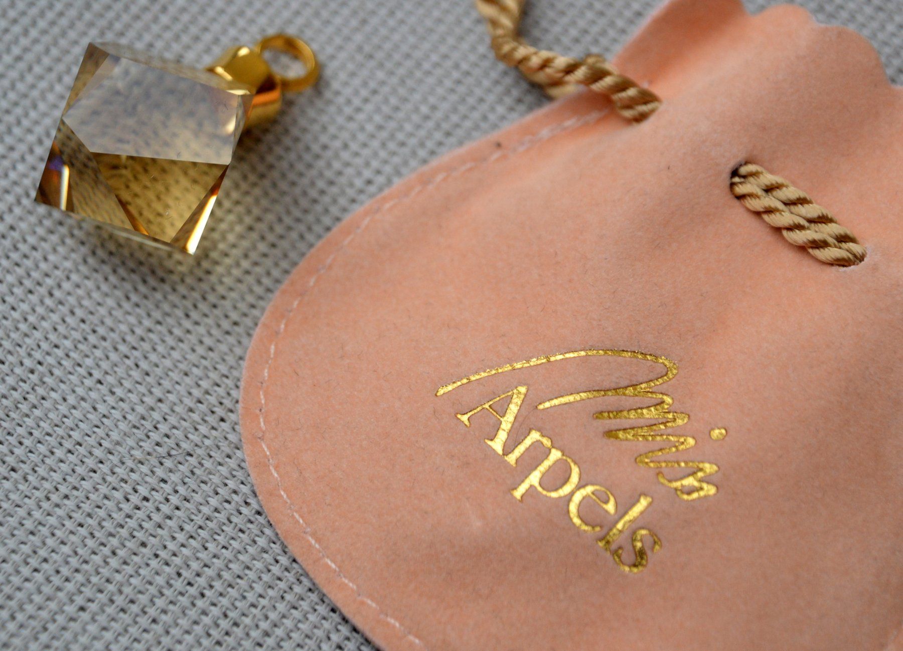 Ciondoli: Van Cleef & Arpels Anhänger /  pendentif Vintage GIFT – Nuovo (secondo la descrizione) da Collonges venduto da arashee 1