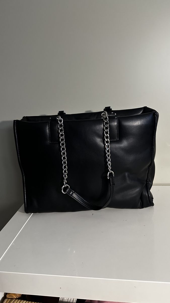 Taschen für Damen: Schwarze Handtasche mit Kette, neuwertig! – Neu (gemäss Beschreibung) aus Winterthur von -BeHappy24- 4