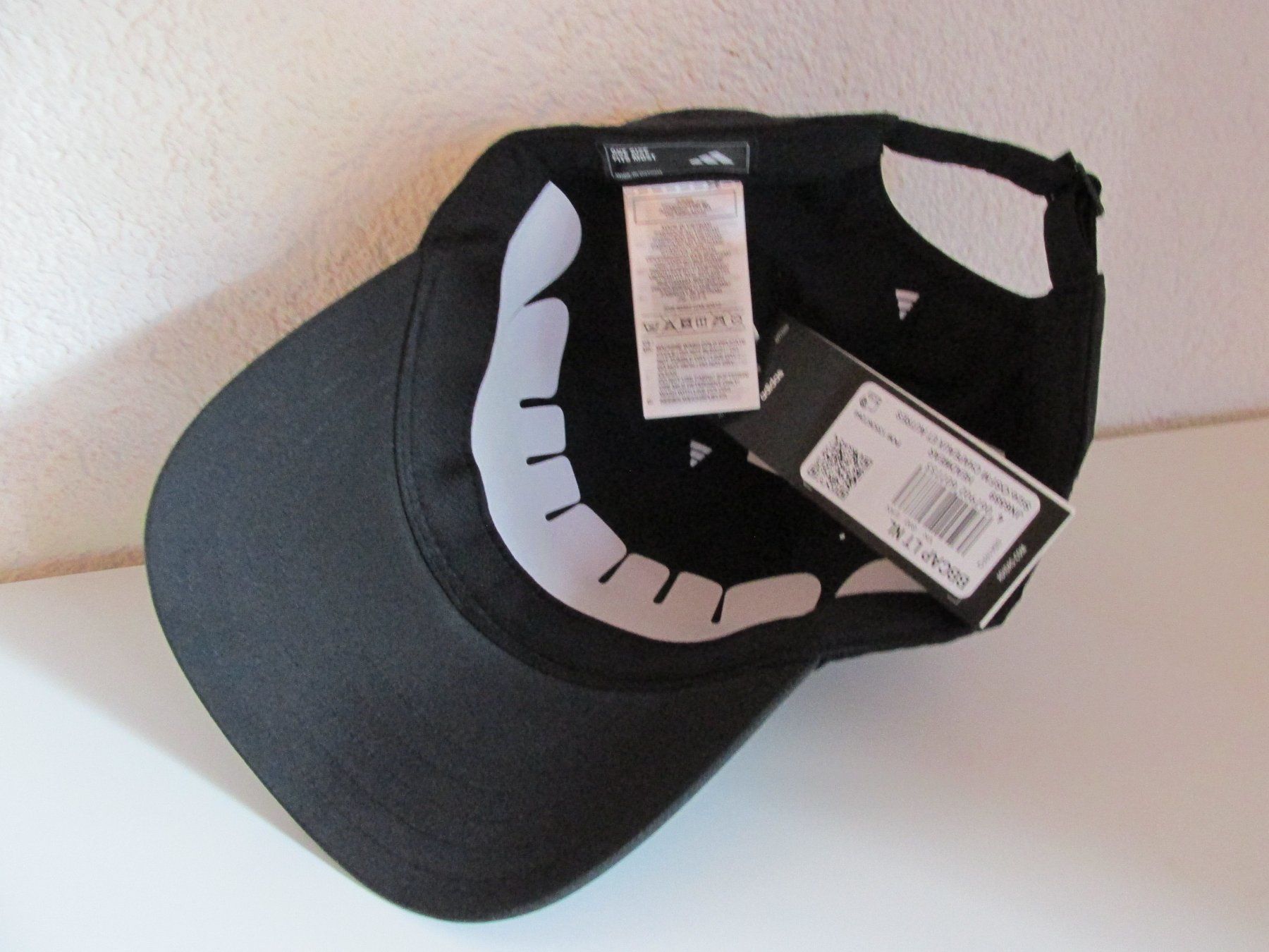 Sonstige Kleidung & Accessoires: Schwarze Adidas Cap, neu mit Etikett - perfekte Passform! – Neu und originalverpackt aus Aeschau von Nianho 2