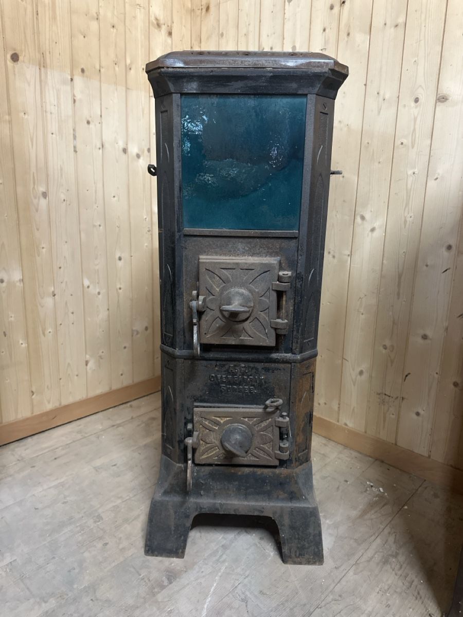Altri mobili d'antiquariato: Antiker Kachelofen grün – Usato da Baar venduto da Hillsboro