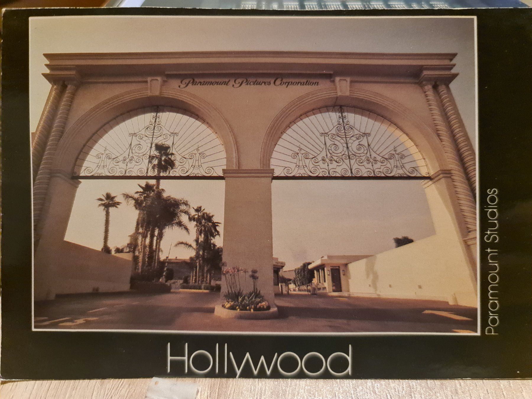 Cartoline postali: Ansichtskarte Hollywood Paramount Studios 1984 – Usato da Dintikon venduto da Vexi
