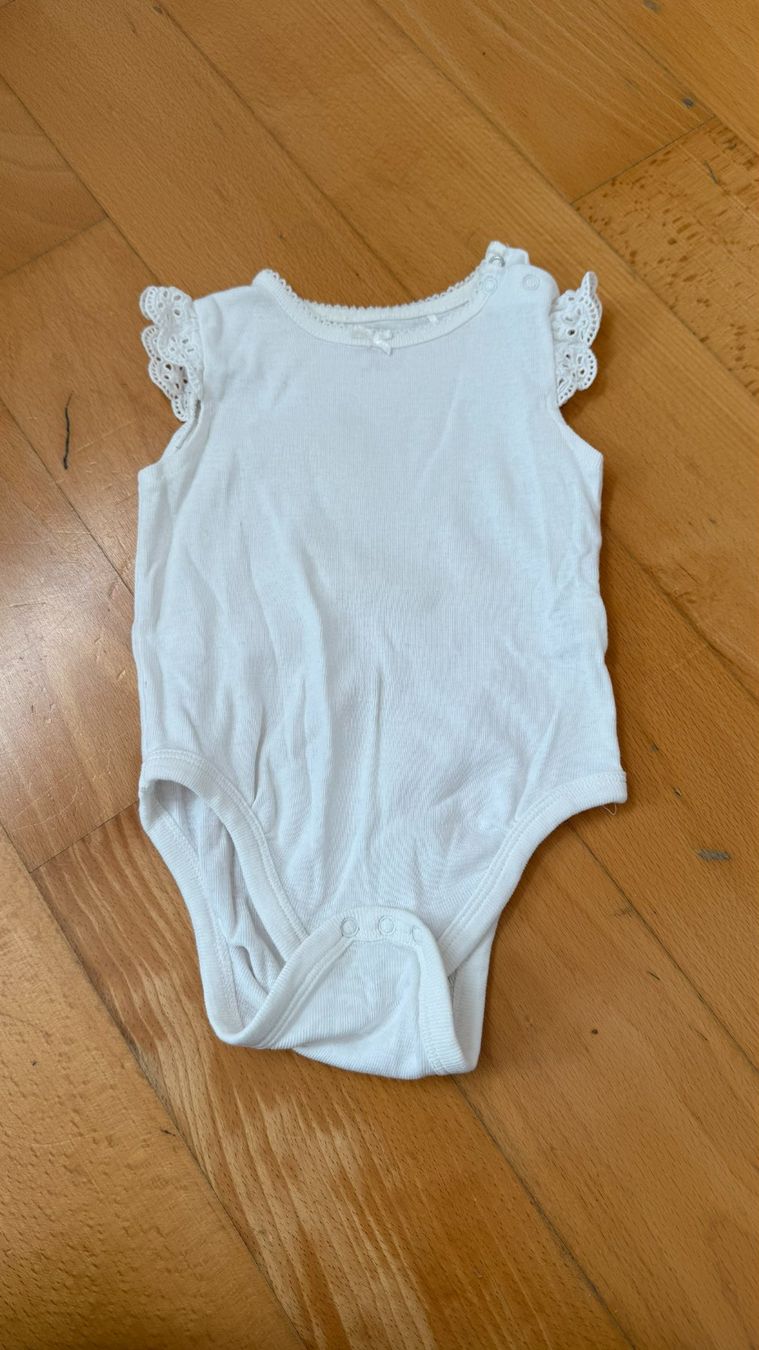 Biancheria intima: Weisser Body Gr. 74 mit Ärmelrüschen – Usato da Rapperswil SG venduto da Snoptic