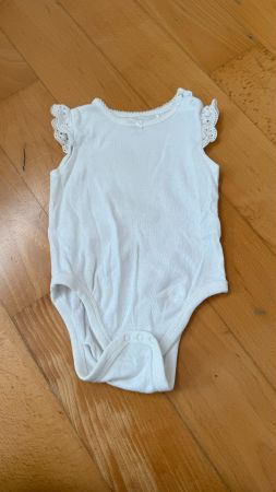 Weisser Body Gr. 74 mit Ärmelrüschen